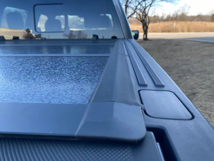 teamz hard tonneau cover rear right detail view